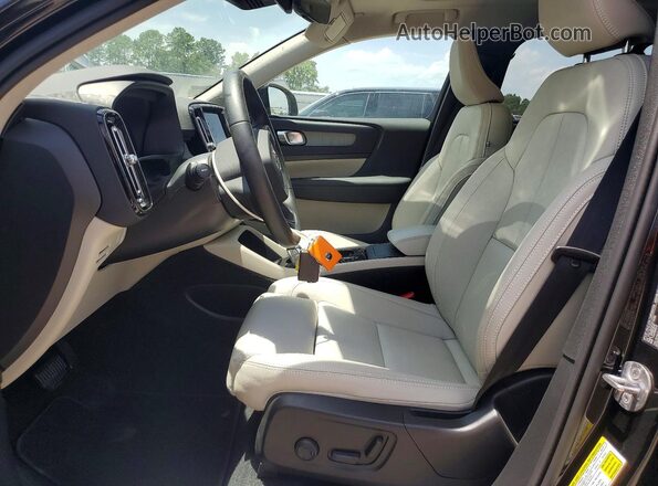 YV4L12UC4T2714052 2026 VOLVO XC40 Black Vista del salpicadero