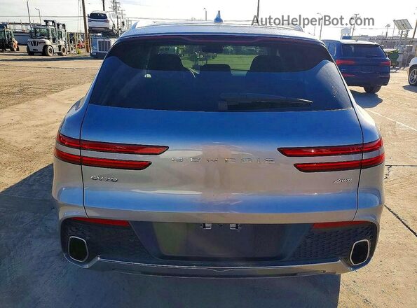 5NMMADTB8SH024018 2025 GENESIS GV70 Silver Սալոնի դիմացի տեսք