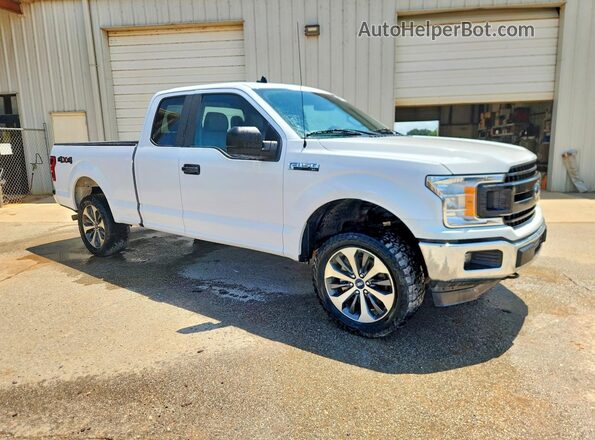 1FTFX1E50LKF44393 2020 FORD F150 White Widok z przodu