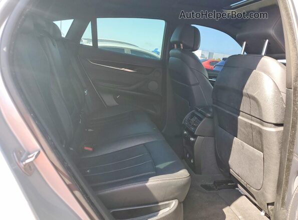 5UXKU0C51J0G80773 2018 BMW X6 Silver Widok komory silnika