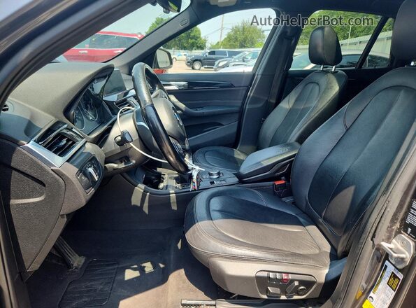 WBXHT3C30J5K25396 2018 BMW X1 Gray Dashboard view