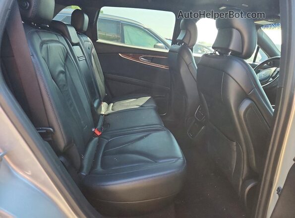 2LMPJ8K92KBL31007 2019 LINCOLN NAUTILUS Silver ძრავის განყოფილების ხედი