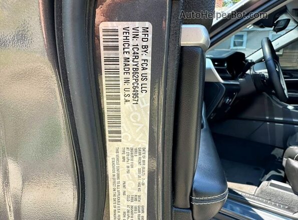 1C4RJYB62PC649571 2023 JEEP GRAND Gray Vista interior trasera