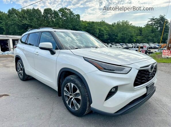 5TDGZRBH5MS542760 2021 TOYOTA HIGHLANDER White Front view