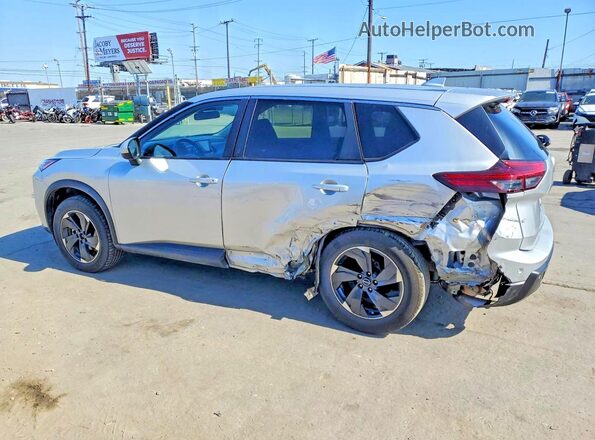 JN8BT3BB1SW155807 2025 NISSAN ROGUE Silver Trasero izquierdo