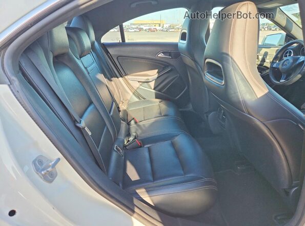 WDDSJ4EB3HN428091 2017 MERCEDES-BENZ CLA-CLASS White Vista interior trasera