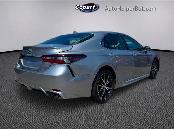 4T1G11AK3MU604122 2021 TOYOTA CAMRY Gray Front view