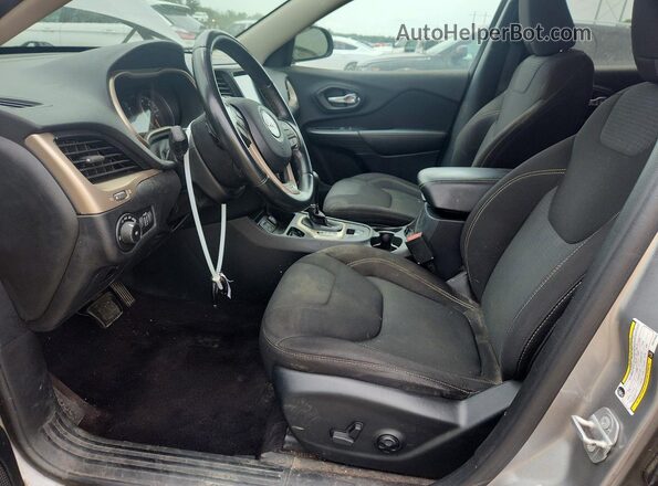1C4PJLCB1GW376935 2016 JEEP CHEROKEE Silver Առջևի վահանակի տեսք