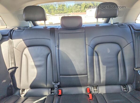 WA1EFCFS4GR014806 2016 AUDI Q3 Silver Սալոնի հետևի տեսք