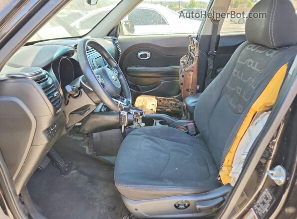 KNDJP3A59H7424744 2017 KIA SOUL Black წინა პანელის ხედი