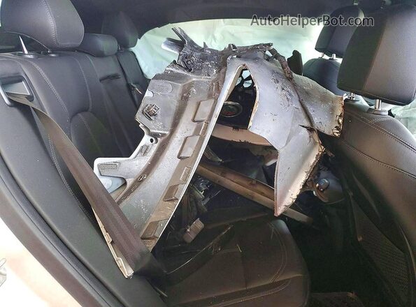 ZASPAJAN5N7D28208 2022 ALFA ROMEO STELVIO White Սալոնի հետևի տեսք
