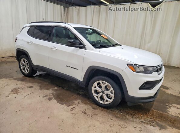 3C4NJDBN1ST598012 2025 JEEP COMPASS White Widok z przodu