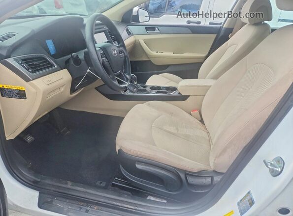 5NPE24AF9HH480712 2017 HYUNDAI SONATA White Widok deski rozdzielczej