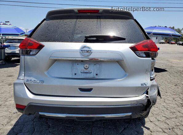 JN8AT2MT8HW396011 2017 NISSAN ROGUE Silver Front interior view