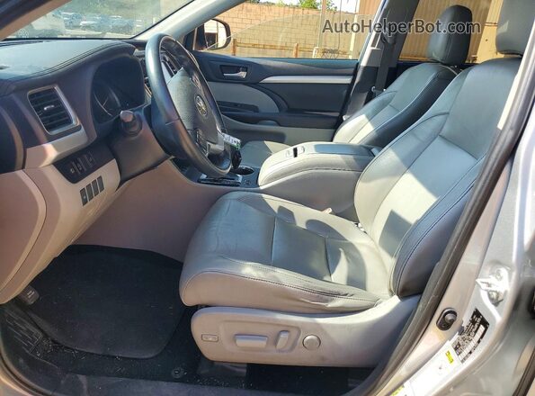 5TDKZRFH4KS550625 2019 TOYOTA HIGHLANDER Silver Вид панелі приладів