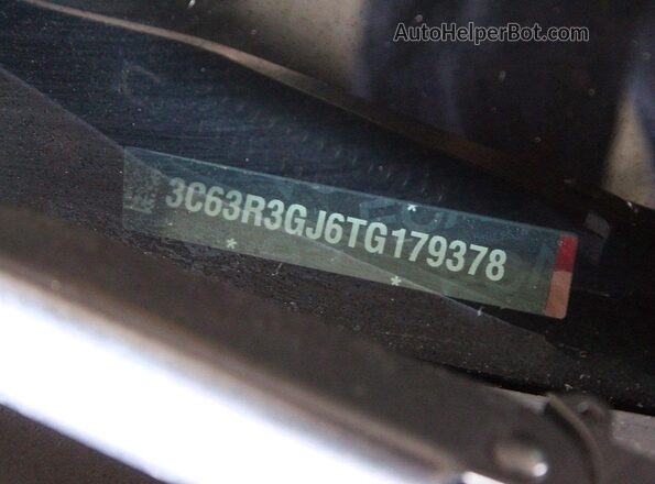 3C63R3GJ6TG179378 2026 RAM 3500 Red Widok wnętrza z tyłu