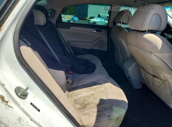 5NPE24AF1HH485046 2017 HYUNDAI SONATA White Widok wnętrza z tyłu