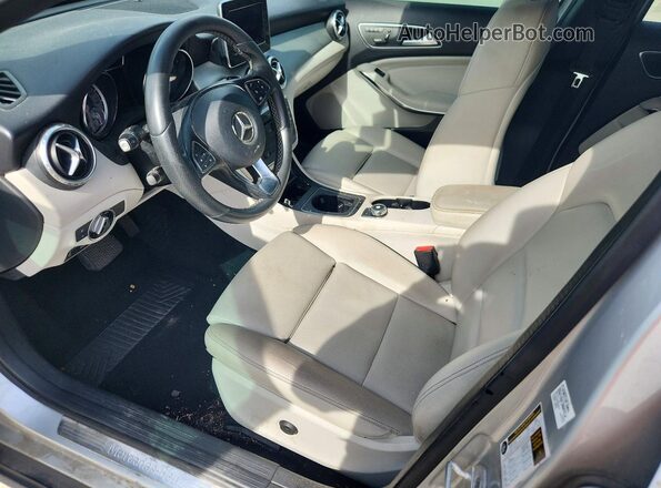 WDCTG4EB2HJ339305 2017 MERCEDES-BENZ GLA-CLASS Silver Dashboard view