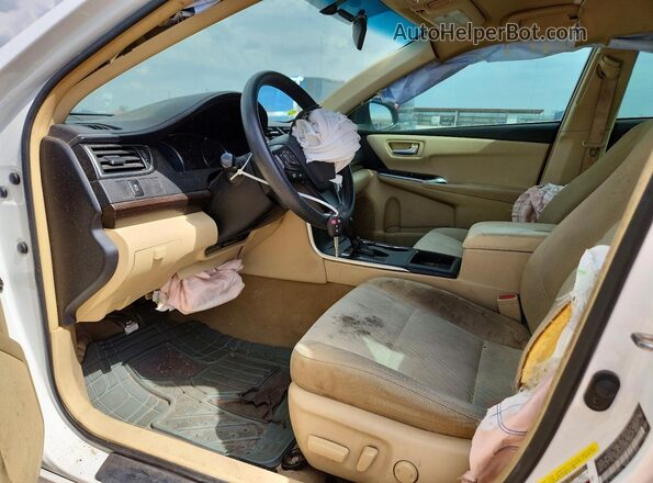 4T1BF1FK5GU239709 2016 TOYOTA CAMRY White Dashboard view