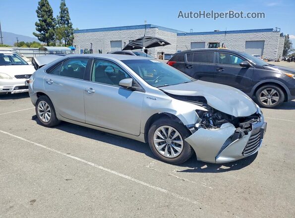 4T1BD1FK1HU213518 2017 TOYOTA CAMRY Серебряный Вид спереди