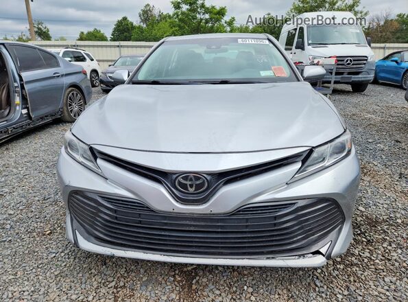 4T1B11HK6JU075468 2018 TOYOTA CAMRY Silver Հետևի տեսք