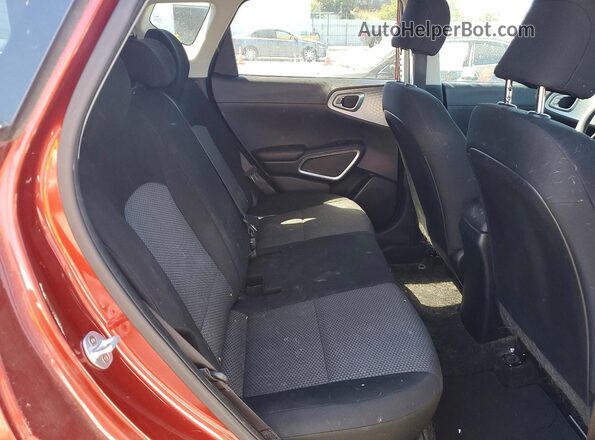 KNDJ23AU6L7076884 2020 KIA SOUL Orange Vista interior trasera