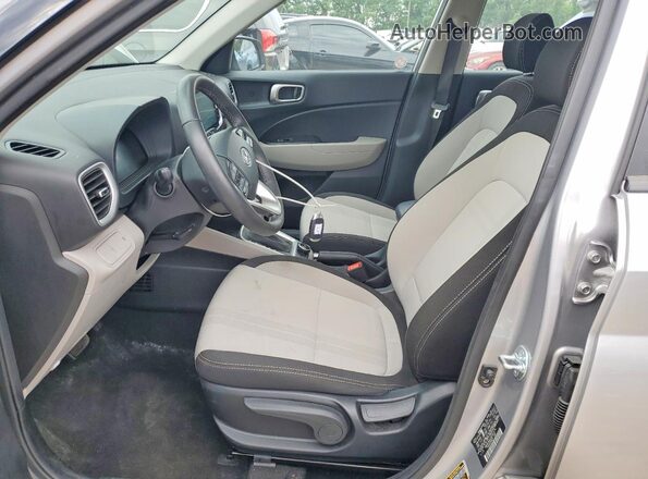 KMHRC8A33SU391674 2025 HYUNDAI VENUE Серебряный Вид панели приборов