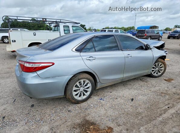 4T1BF1FK9HU384866 2017 TOYOTA CAMRY Серебряный Передняя правая четверть