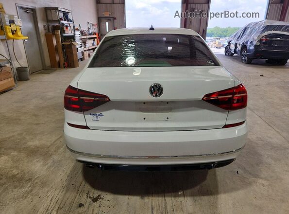 1VWAA7A39JC008016 2018 VOLKSWAGEN PASSAT White Вид салону спереду
