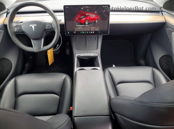 7SAYGDEE0RA233661 2024 TESLA MODEL Y Red Instrument cluster view