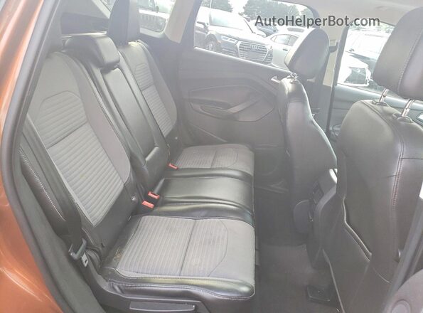1FMCU9G9XHUB48182 2017 FORD ESCAPE Orange Vista del compartimento del motor