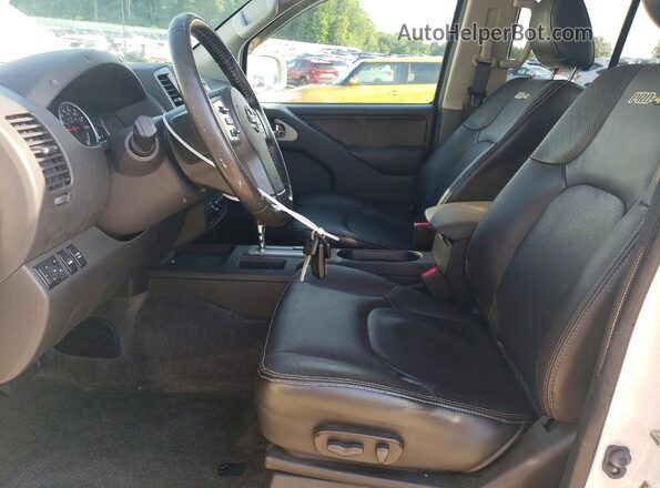 1N6AD0EV4JN758003 2018 NISSAN FRONTIER White Вид панелі приладів