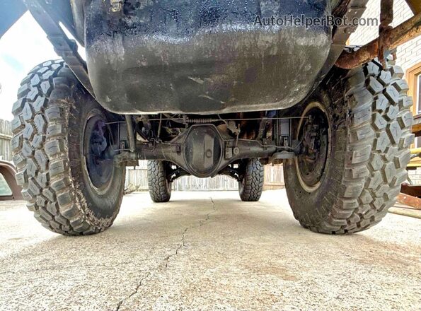 1D37281C0L0 1966 FORD BRONCO Синий Вид подкапотного пространства