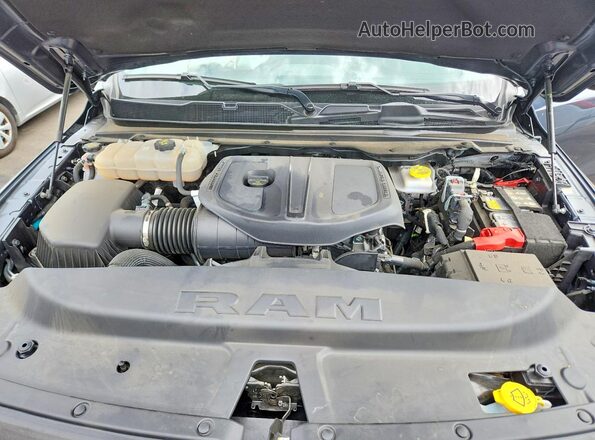 1C6SRFLP2SN657325 2025 RAM 1500 Charcoal Widok komory silnika