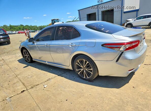 JTNB11HK9J3051459 2018 TOYOTA CAMRY Серебряный Задняя правая четверть