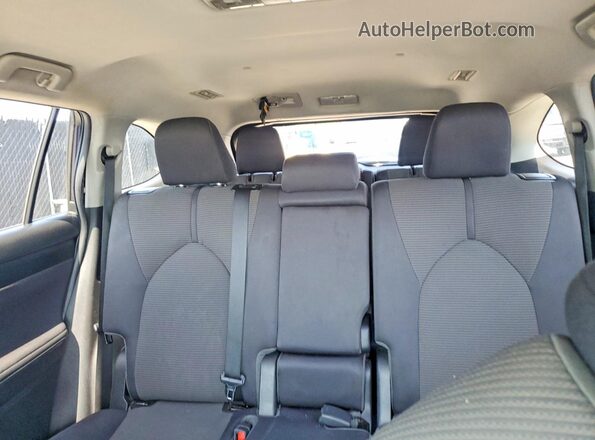 5TDCZRAH7NS546164 2022 TOYOTA HIGHLANDER Blue Rear interior view