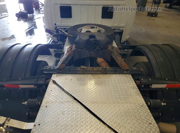 3C7WRSAL4PG526600 2023 RAM 3500 White Rear interior view