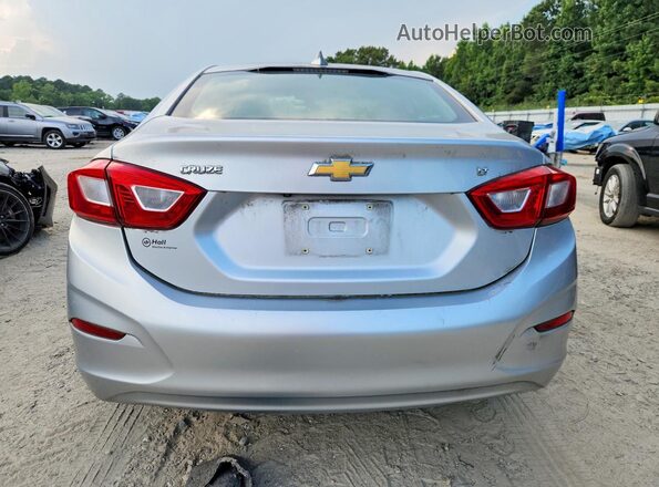 1G1BE5SM9J7117858 2018 CHEVROLET CRUZE Silver Widok wnętrza z przodu