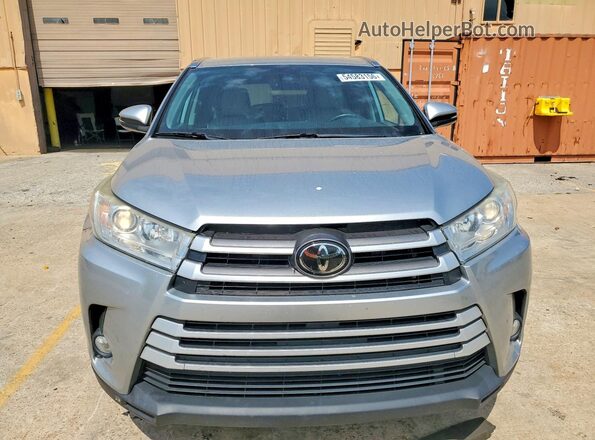5TDKZRFH4KS550625 2019 TOYOTA HIGHLANDER Silver Вид ззаду
