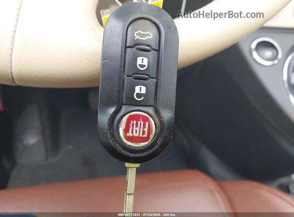 3C3CFFEH2JT533473 2018 FIAT 500C White Vista del salpicadero