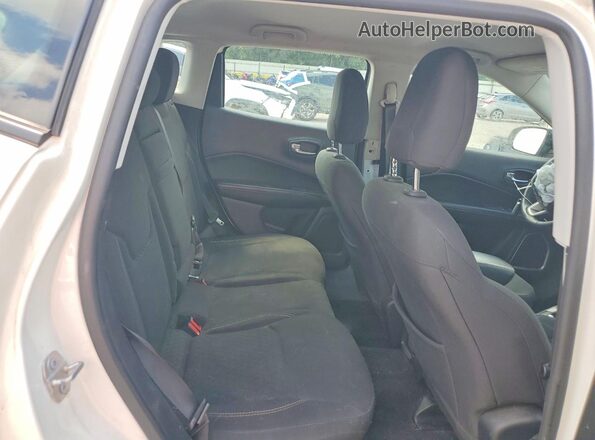 3C4NJCAB2JT369290 2018 JEEP COMPASS White Vista de los asientos traseros