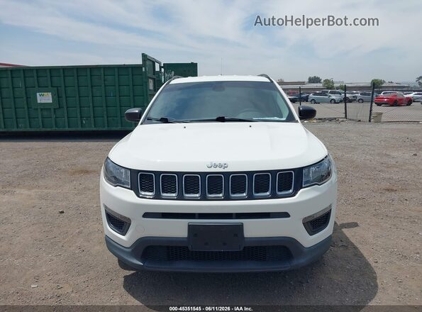 3C4NJCAB2JT374392 2018 JEEP COMPASS White Rear interior view