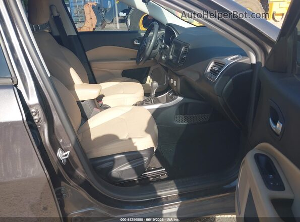 3C4NJCAB2JT405608 2018 JEEP COMPASS Gray Widok wnętrza z przodu