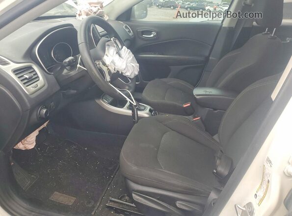 3C4NJCAB3JT208236 2018 JEEP COMPASS White Front interior view