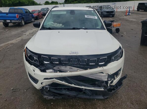 3C4NJCAB3JT208236 2018 JEEP COMPASS White Front view
