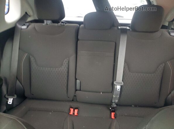 3C4NJCAB3JT208236 2018 JEEP COMPASS White Rear seats view