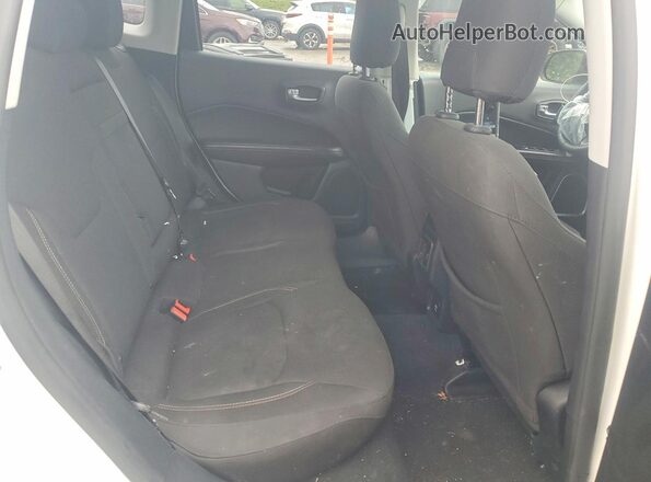 3C4NJCAB3JT208236 2018 JEEP COMPASS White Rear interior view