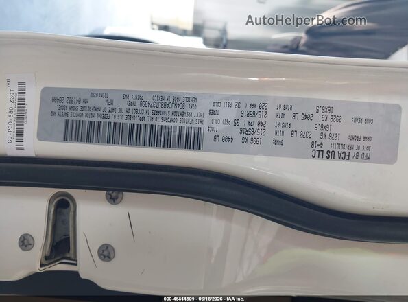 3C4NJCAB3JT374398 2018 JEEP COMPASS White Engine compartment view