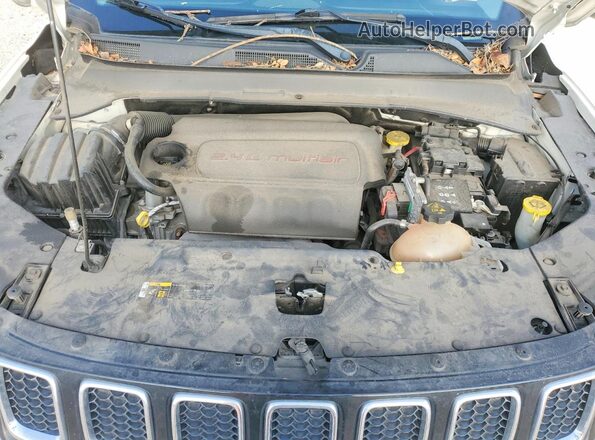 3C4NJCAB4JT328496 2018 JEEP COMPASS White Vista interior trasera
