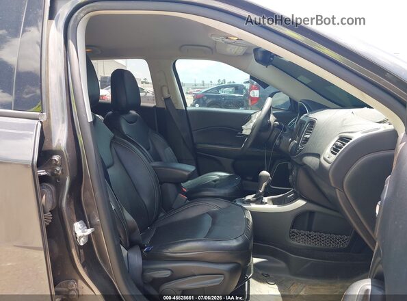3C4NJCAB6JT272240 2018 JEEP COMPASS Gray 